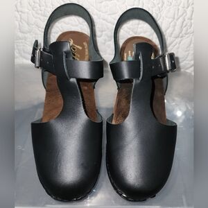 Lotta Highwood T-bar Leather + Wood Clogs